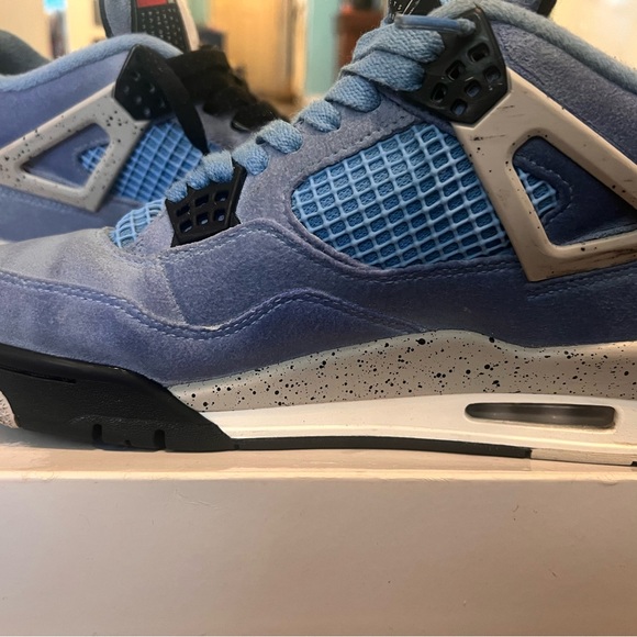 University Blue Jordan 4